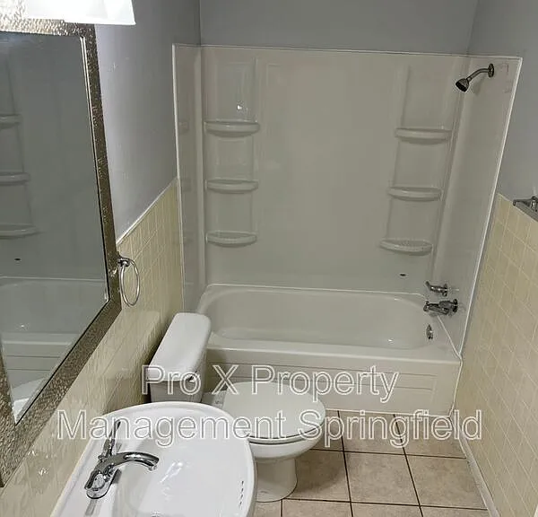 2943 E University St #10 — Photo 9