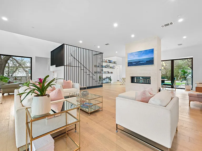 308 Briarwood Trl — Photo 11