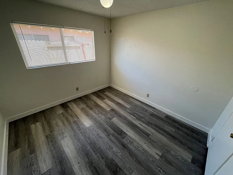 408 N M St — Photo 12