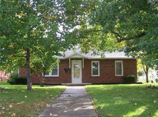 220 S Chestnut St, Saint Elmo, IL 62458