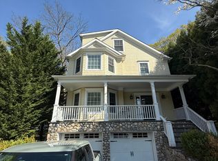 7 Charles Pl, New Canaan, CT 06840