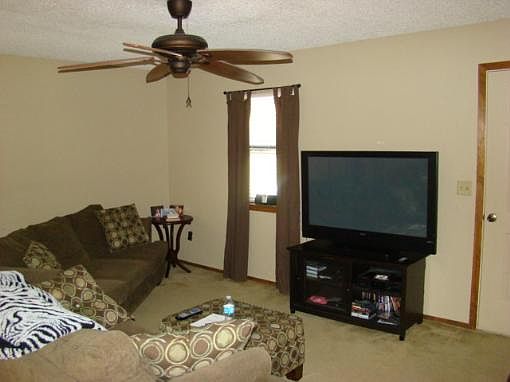 3rd image of 129 W Dodson