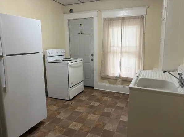 612 W 1st St #2, Waterloo, IA 50701