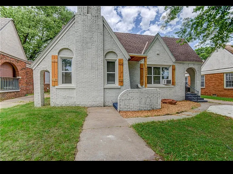 2423 NW 11th St — Photo 17