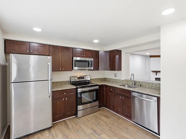 57 Shrewsbury Ct — Photo 6