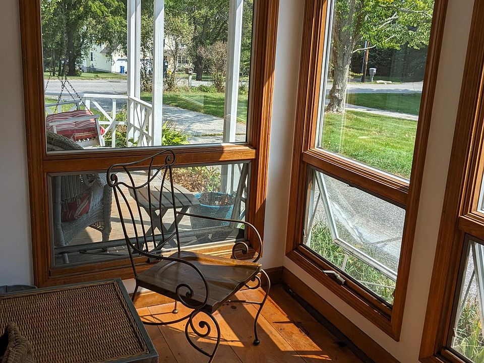 Cozy South facing Sunroom