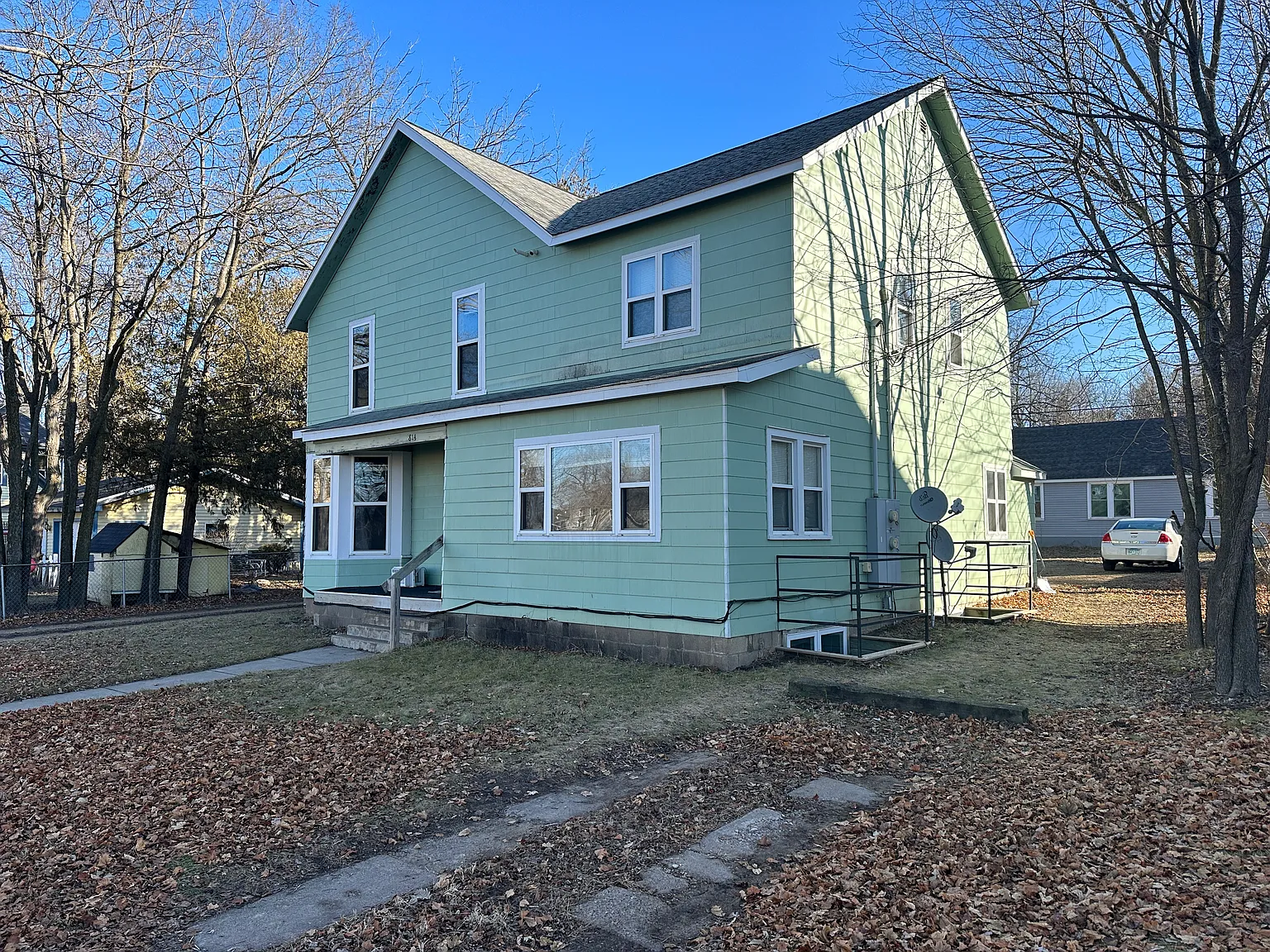 3 bed, 800 sqft, $1,020 — Photo 1