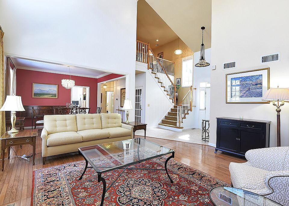 1st image of 32 Whalen Ct