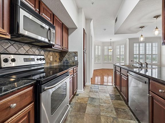 4th image of 7575 Kirby Dr APT 1412