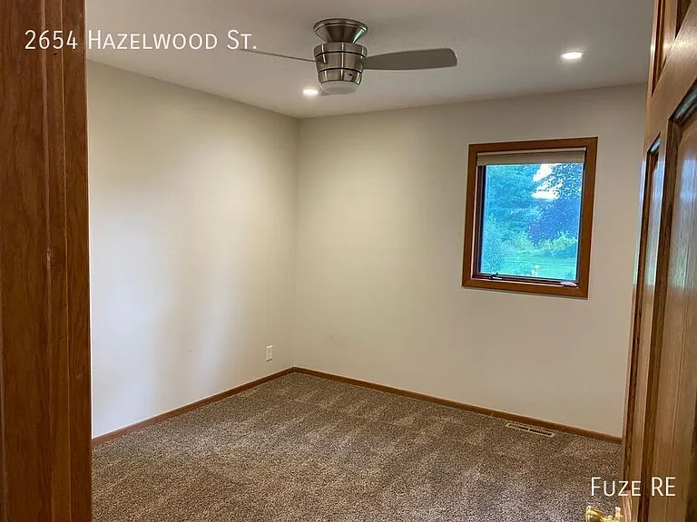 2654 Hazelwood St N — Photo 20