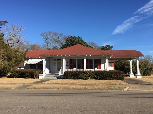 1st image of 926 High School Ave