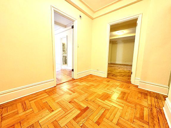 5th image of 147 W 79th St #3B