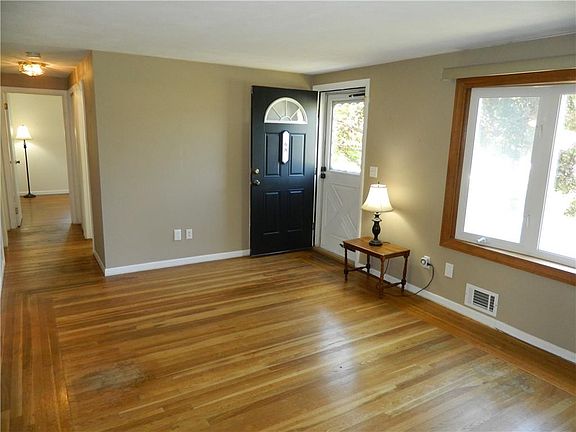 4th image of 68 Zinnia Dr