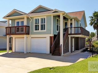 230 Easterly Dr, Tiki Island, TX 77554