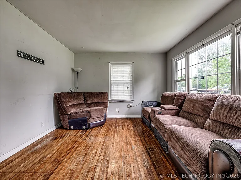 1913 N Florence Pl — Photo 7
