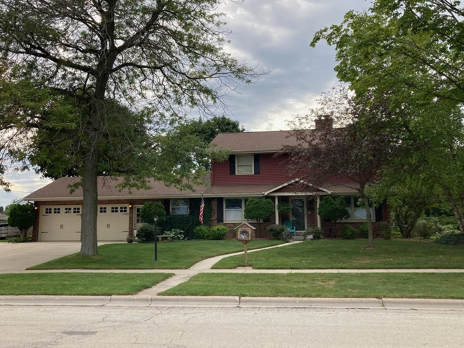 915 N Holden St photo 1