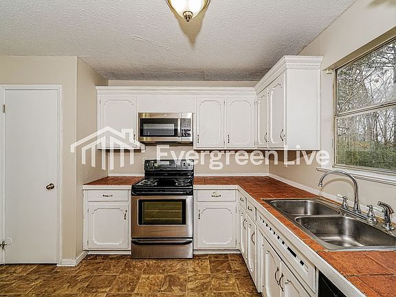 5th image of 3228 Edenburg Dr
