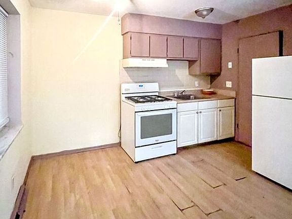 4th image of 4629 S Broadway #4