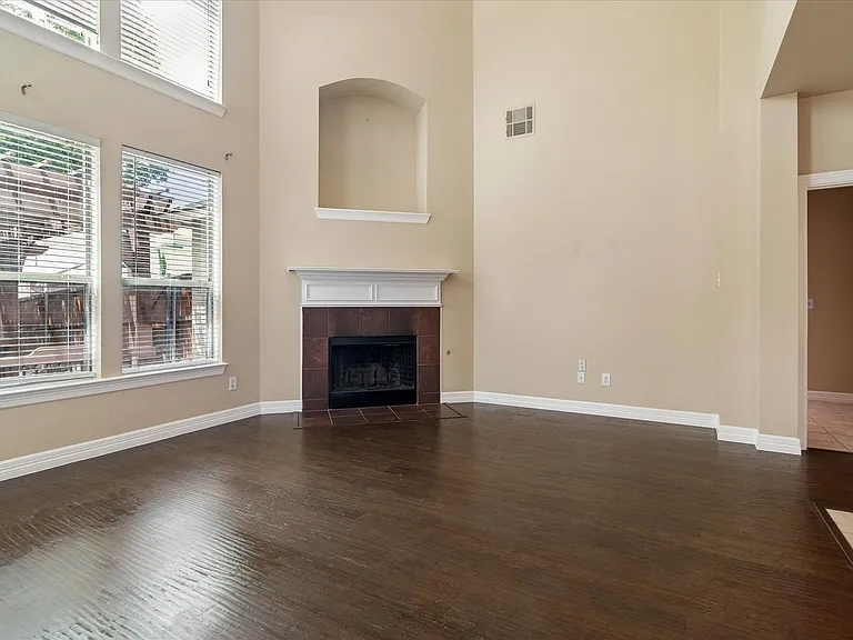 4621 Brighton Dr — Photo 8