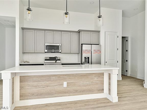 4th image of 2615 NE 20th Ave