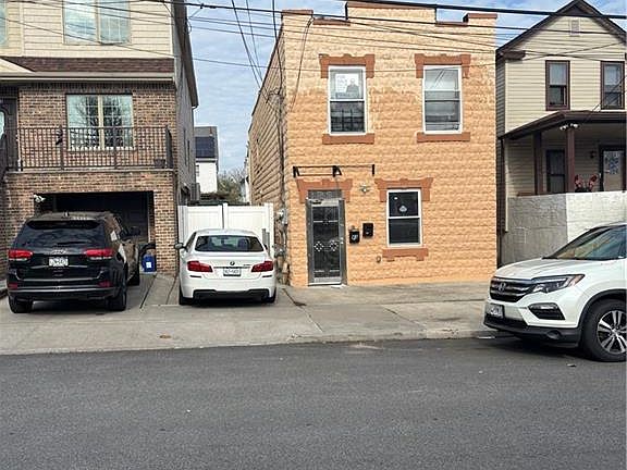 2nd image of 43 Andrews St