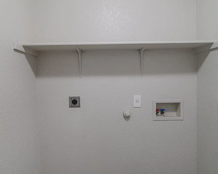 511 Mathis Mdw — Photo 14