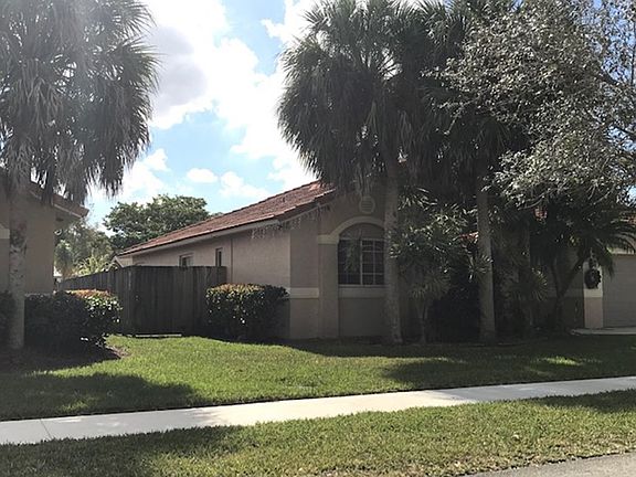 3rd image of 16874 Crestview Ln