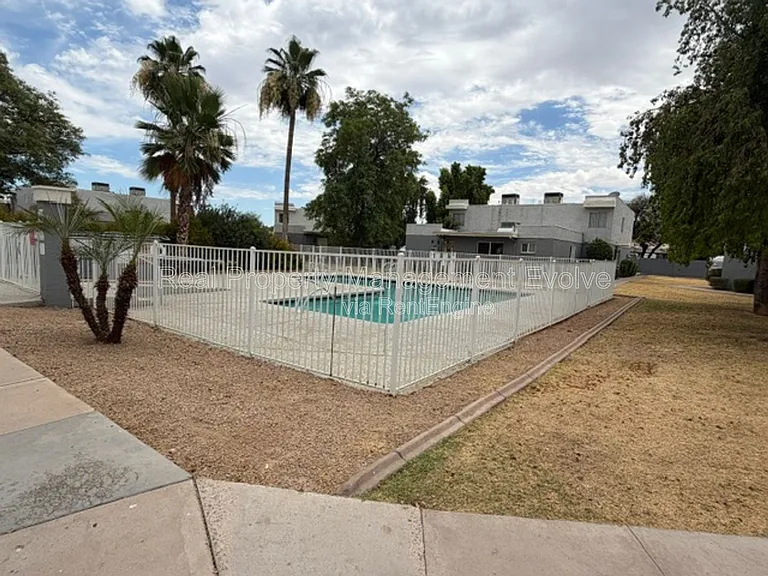 2689 W Ocotillo Rd — Photo 25