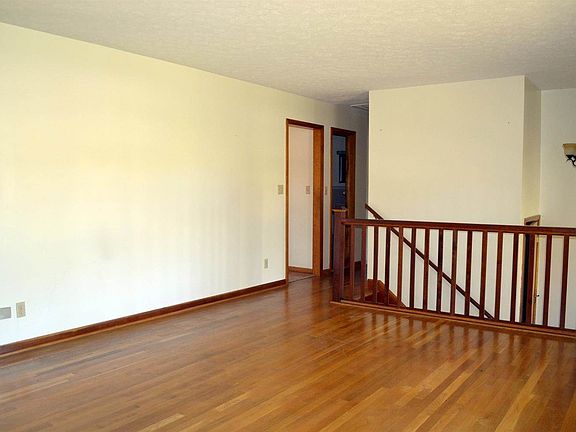3rd image of 17 Myrtle Ln E