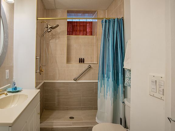 Full Bathroom/shower
