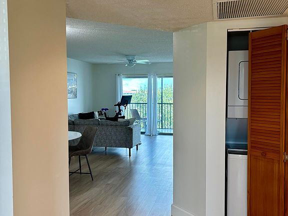 4th image of 1400 SW 131st Way #408q