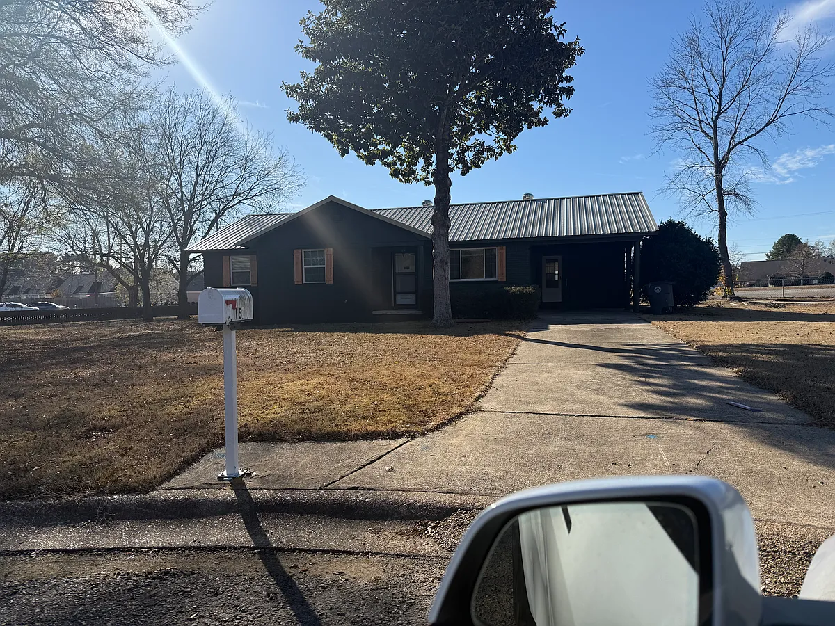 Building Photo - 15 Juniper Pl