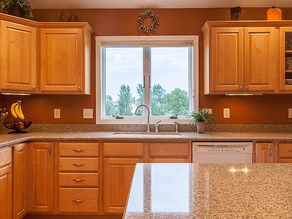 5th image of 110 Priscilla Ct