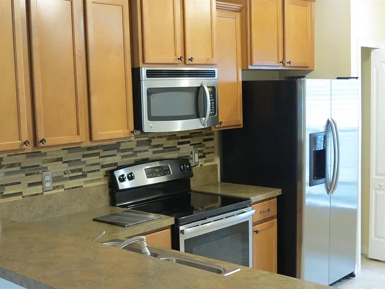 5431 Windsor Lake Cir — Photo 3