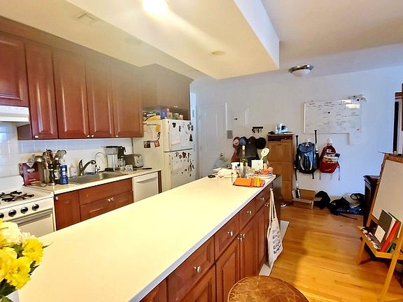 4th image of 291 President St APT 4