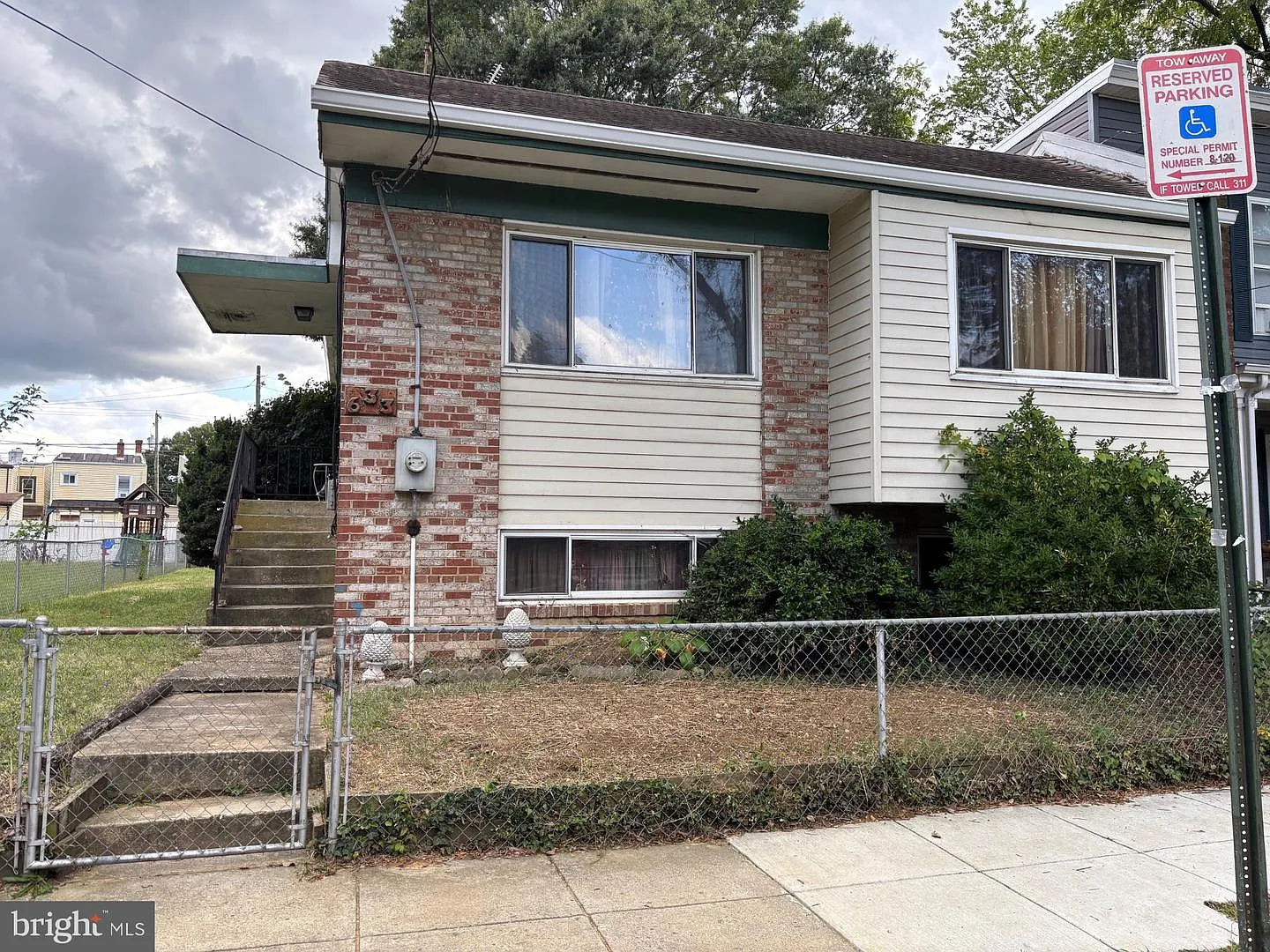 633 Raleigh Pl SE photo 1