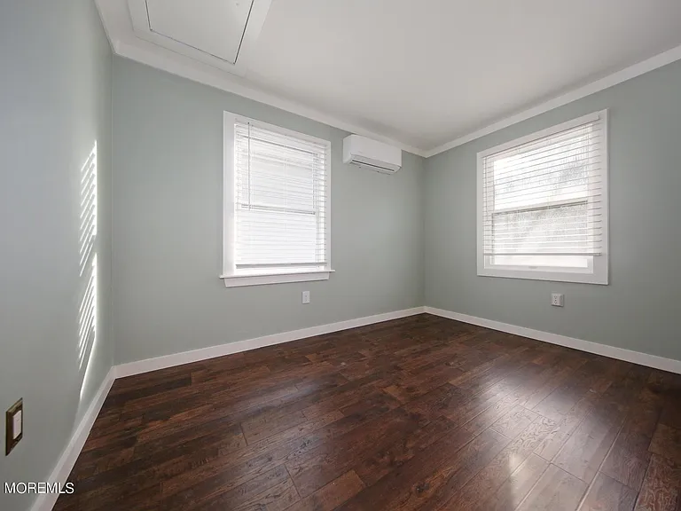 67 S Bay Ave — Photo 28