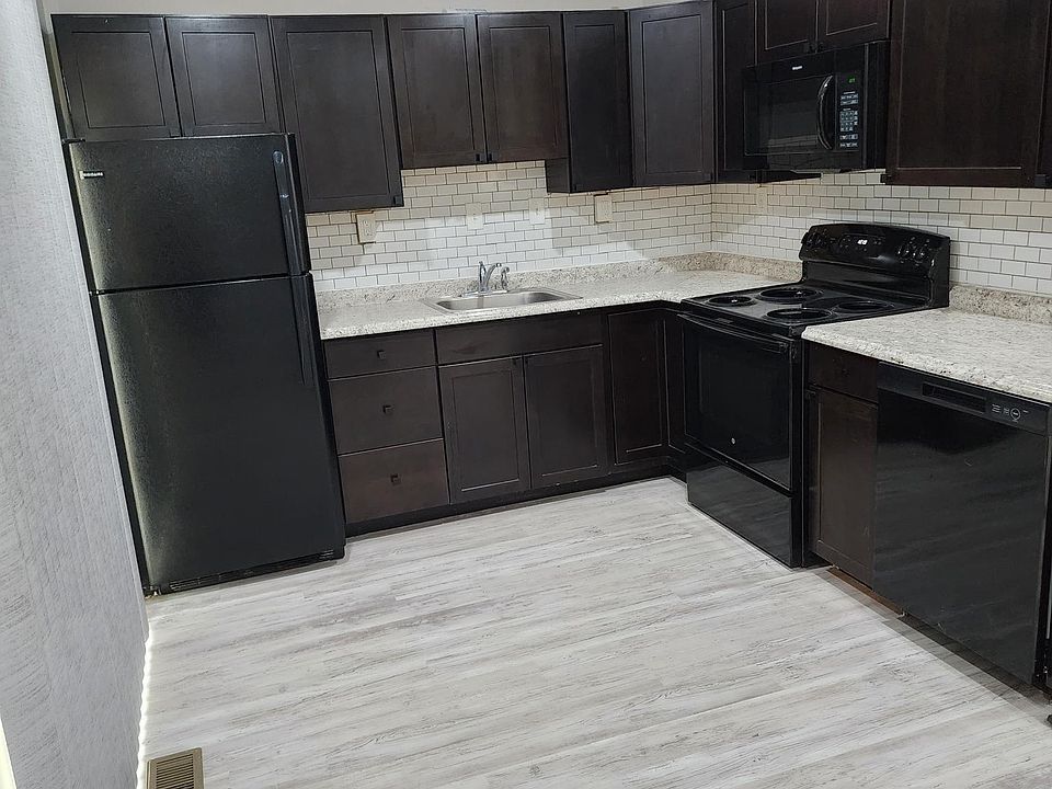 Kitchen (eat in and laundry room on camera view side)