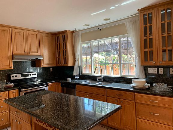 5th image of 1718 W Selby Ln