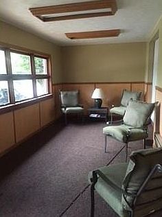 3rd image of 406 W Elm St