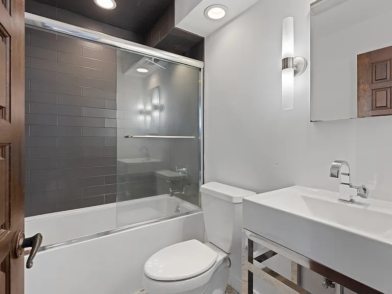 8 Crosby Ln — Photo 7