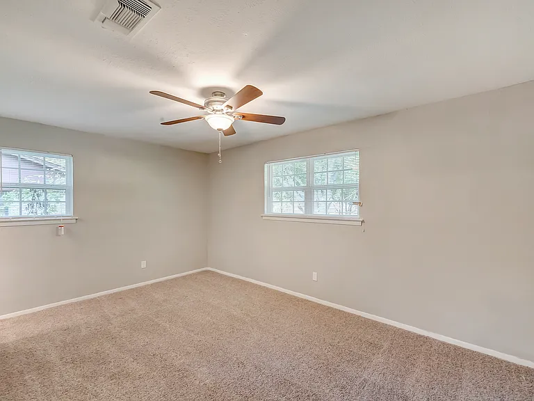 2833 Kingsbury Ave — Photo 22