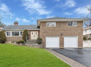 85 Hamilton Dr, Roslyn, NY 11576