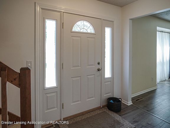 5th image of 2418 Seville Dr