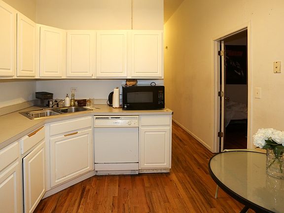 3rd image of 2421 N Clybourn Ave #1F