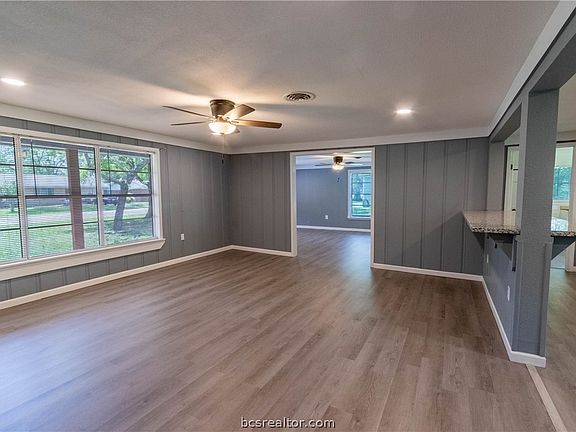 5th image of 300 N Broadway St