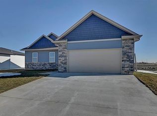 800 Mont Clair St, Solon, IA 52333