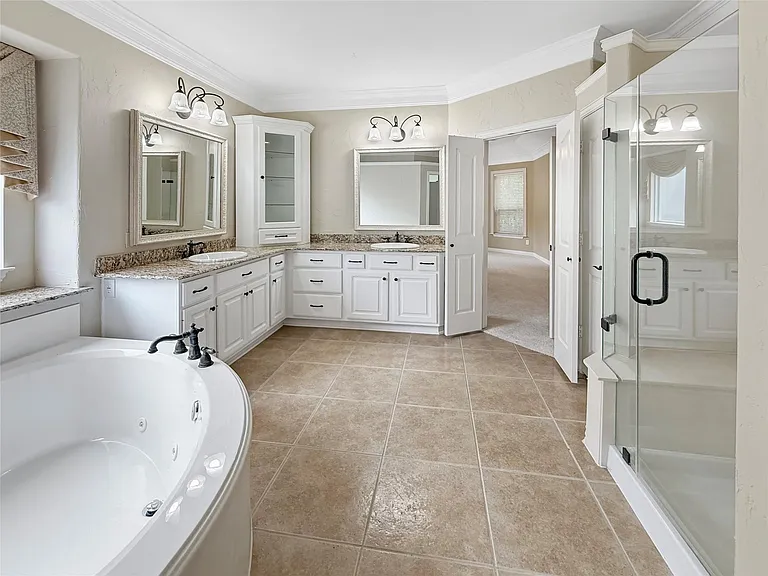 110 W Lansdowne Cir — Photo 16