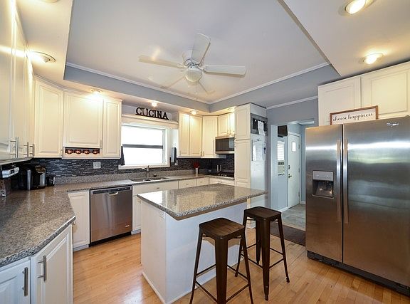 5th image of 2933 N 77th Ct