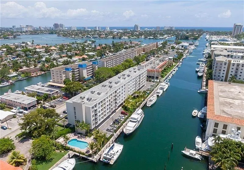 2 bed, 1033 sqft, $2,600 — Photo 3